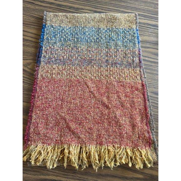 Celtic Kerry Woollen Mills woman’s lambs wool and nylon scarf with fringe - Picture 3 of 3